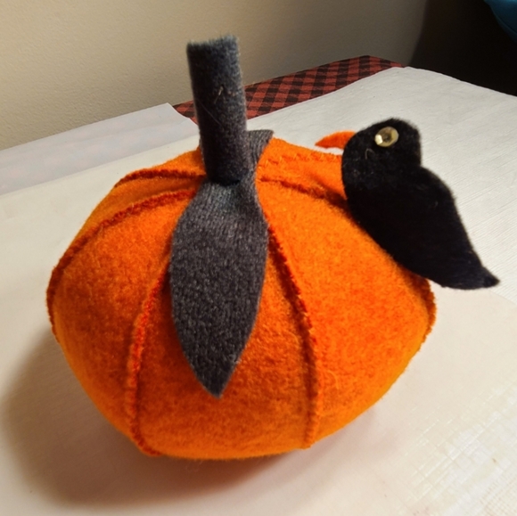 Vintage Handmade Scarecrow and Pumpkin Fall Halloween Decoration - Picture 5 of 8